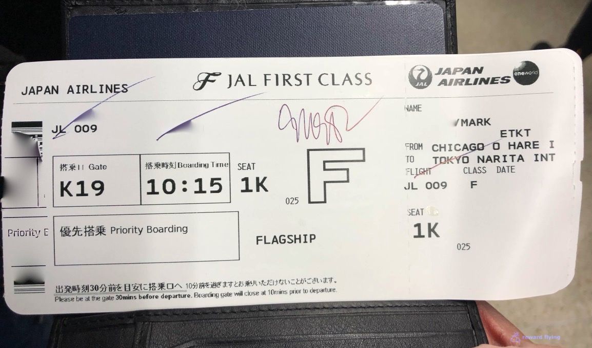 photo jl9 boarding pass